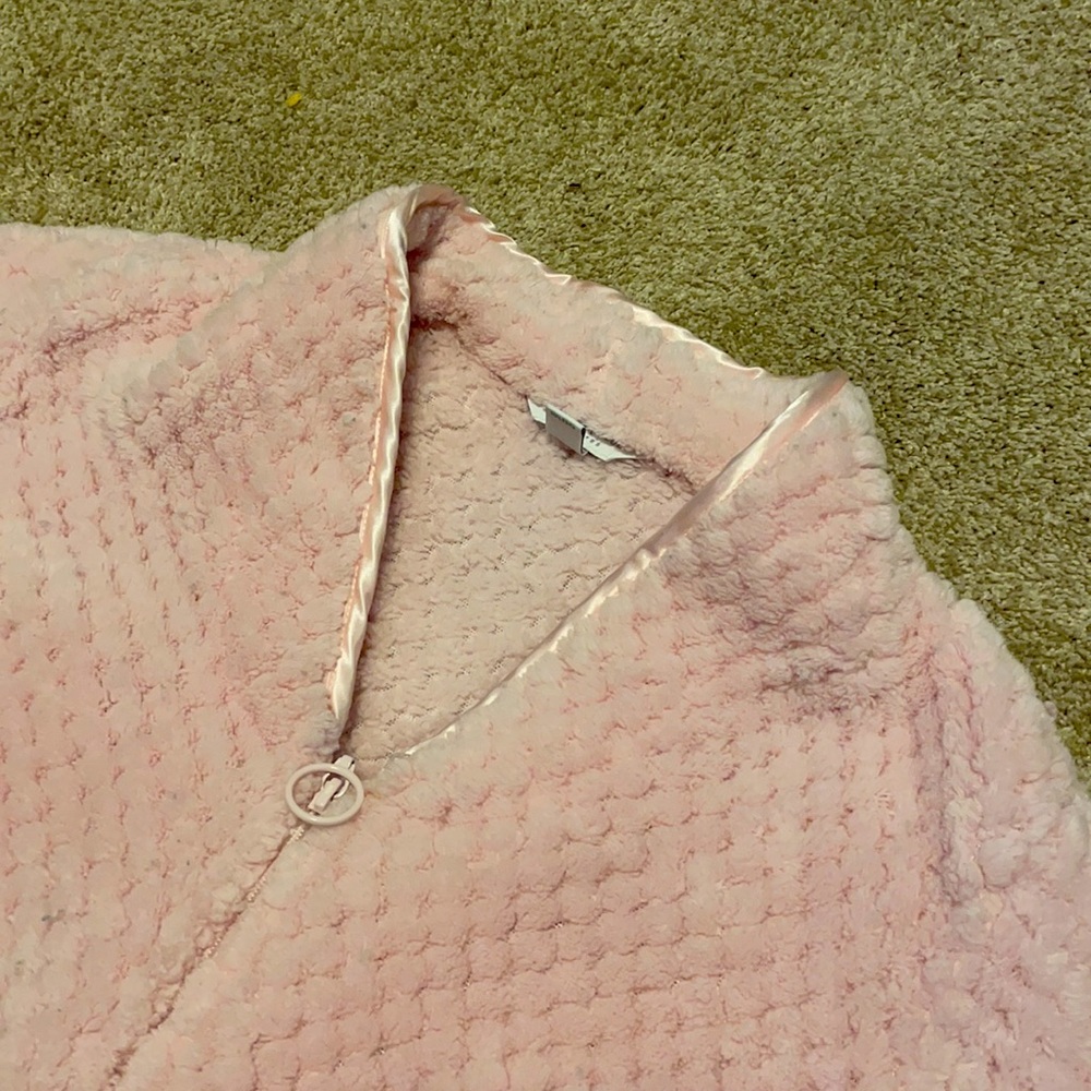 Soft Pink Robe - Picture 2 of 9